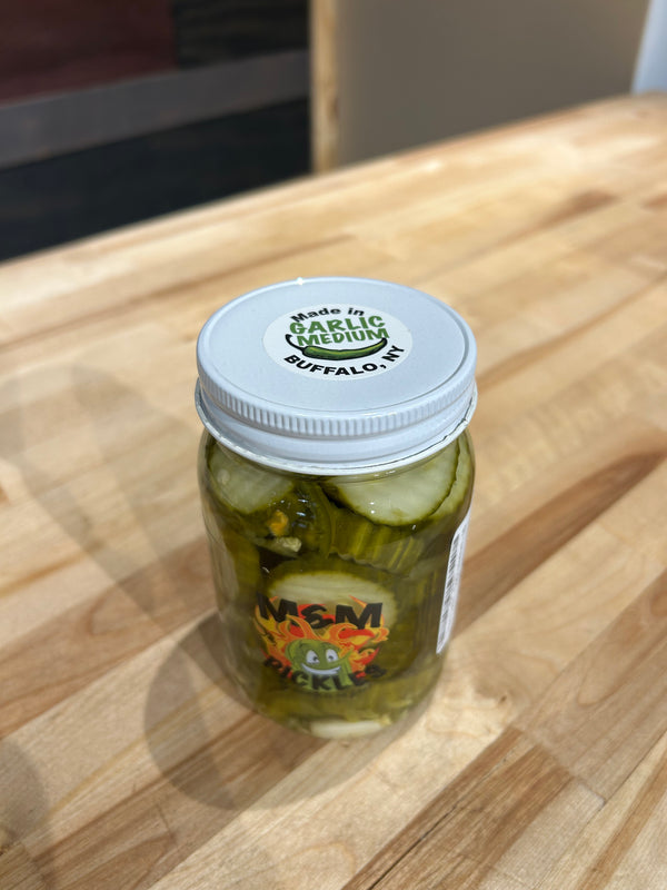 M&M Pickles - Garlic Medium - 16 oz